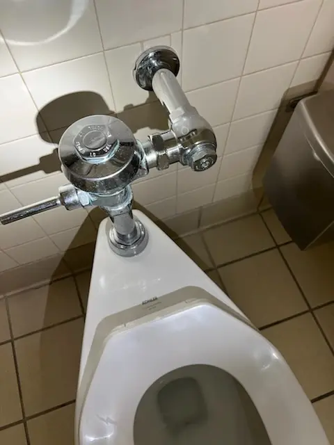 Fixture installation and repair for Garbage Disposal in People's Freeway